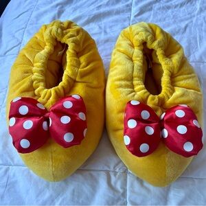 Women’s Minnie Mouse slippers